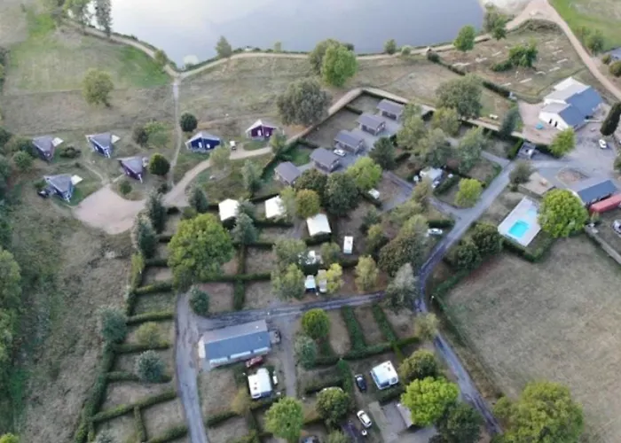 3 Avec Terrasse Pour 6 Personnes - Api-1-52-1375 Camping Saint-Gervais-dʼAuvergne